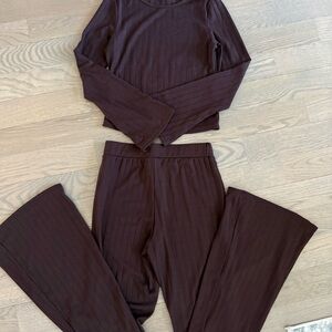 Women's Ribbed Two-Piece Set - Dark Brown Pants & Top